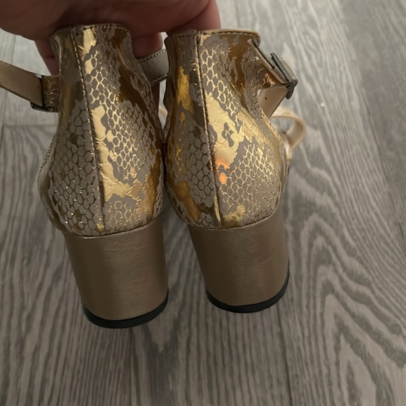 Beautiful sandals by DKNY💕 - Picture 3 of 12